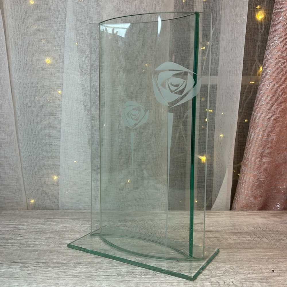 Decorative Clear Glass Vase with Roses